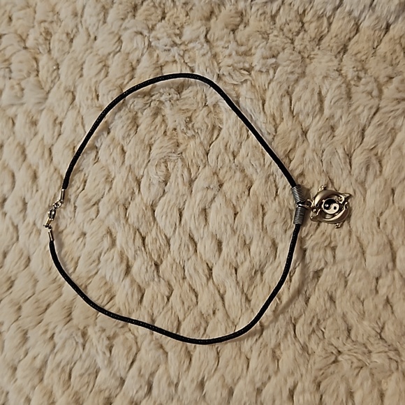 #0088 Dolphins with ying and yang sign necklace - Picture 2 of 4